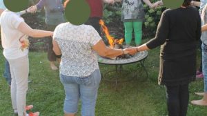 Schamanischer Frauenkreis am Feuer